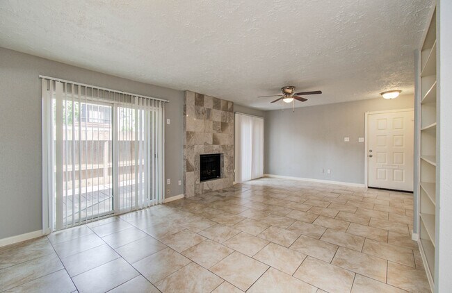 Building Photo - 10555 Turtlewood Ct