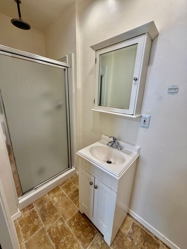 Building Photo - Kenton 3BR/2BA Single-Level Home | Private Yard, W/D Included & Off-Street Parking