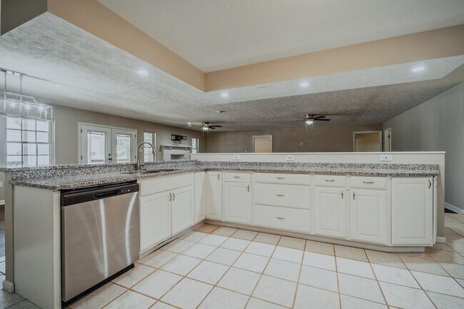 Building Photo - SHORT TERM - Spacious 3-Bedroom home with Wrap-Around Porch