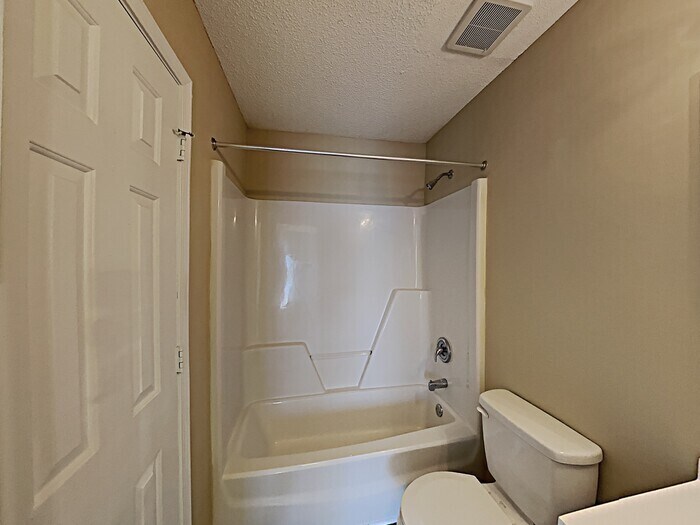 Building Photo - 5800 Carolina Manor Ct