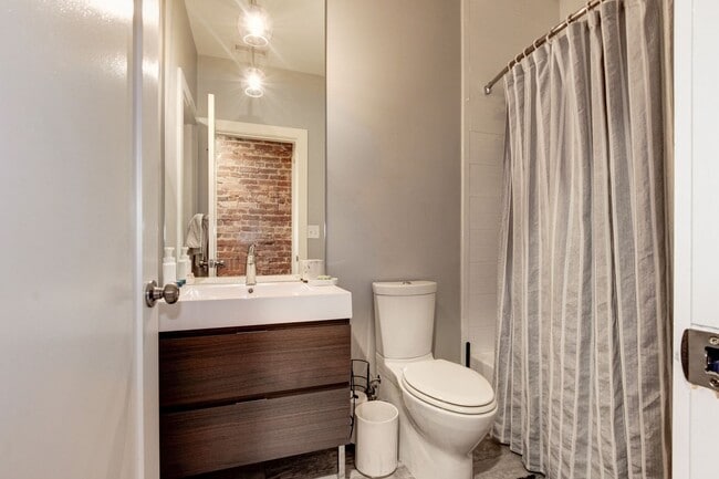 Building Photo - Stunning premium corner Townhome condo in ...