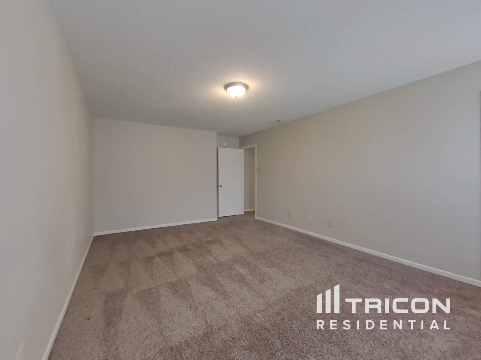 Building Photo - 11361 N Creekside Dr