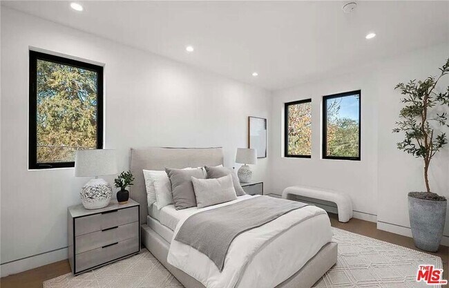 Building Photo - 4453 Gentry Ave