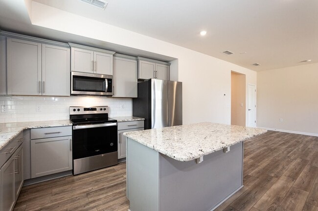 Building Photo - Move In Ready Three Bedroom Home!