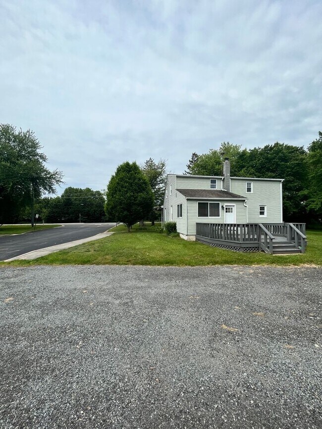 Building Photo - Welcome to 1826 Otts Chapel Road!