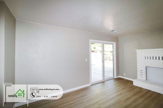 Building Photo - 2452 Capella St
