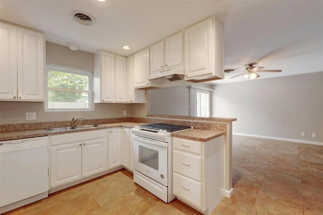 Building Photo - 8301 Franwood Ln