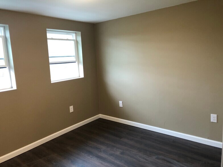 Building Photo - 355 S Hokendauqua Dr