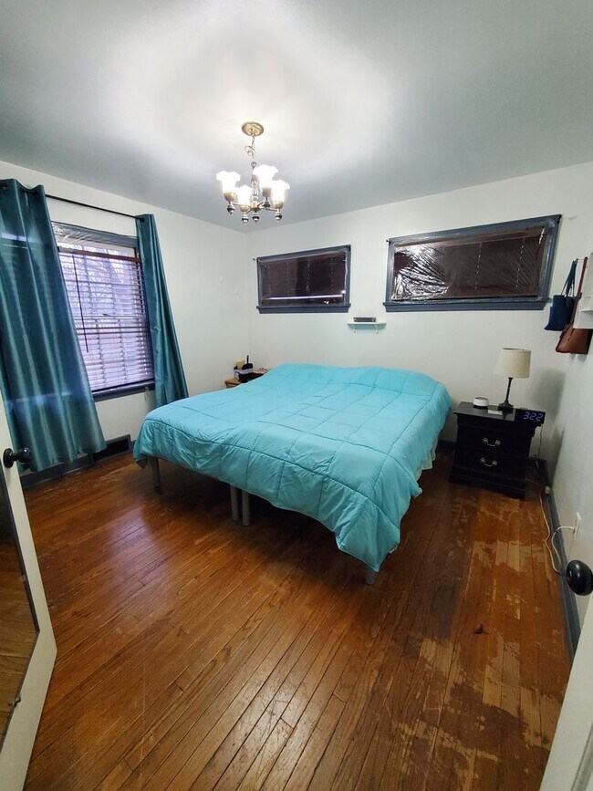 Building Photo - Spacious Ranch