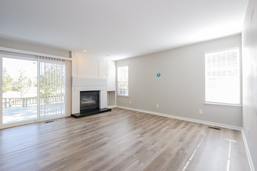 Building Photo - 5800 S Rock Creek Dr