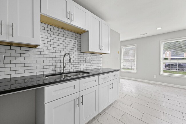 Building Photo - 8066 Woodlake Dr