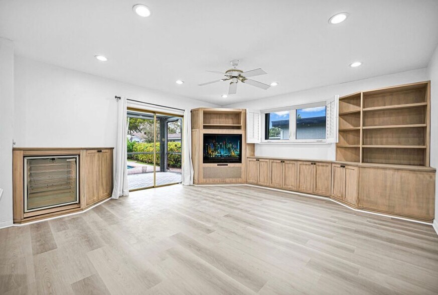 Building Photo - 3900 N 37th Ave