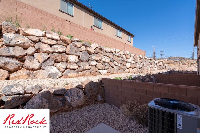 Building Photo - 3 Bedroom Hurricane Townhome With Scenic Views