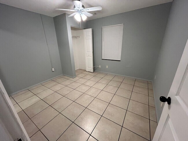 Building Photo - Ideal apartment for rent in Palmetto, near...