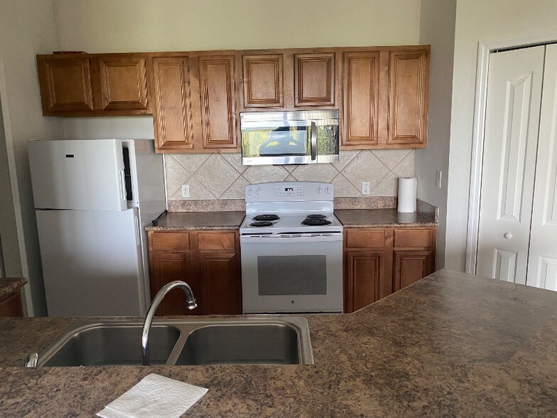 Building Photo - 8397-8338 38th St Cir E