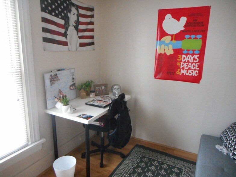 Building Photo - 102 5th St