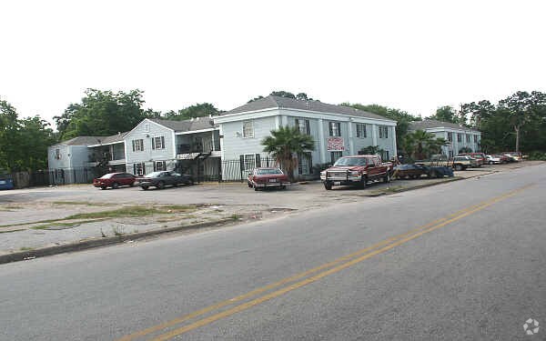 Calli Court Apartments - Tierwester (6225)