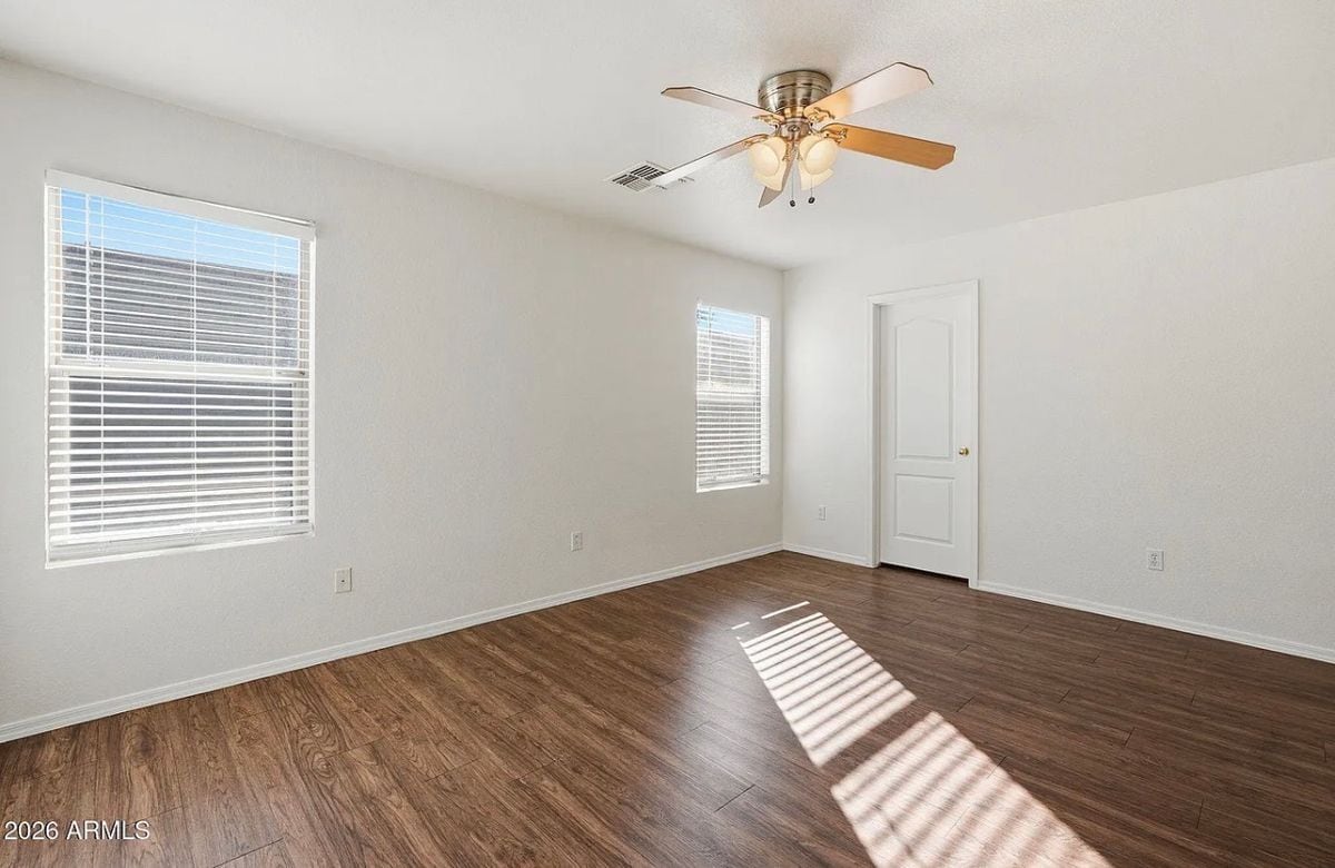 Building Photo - 211 E Valley View Dr