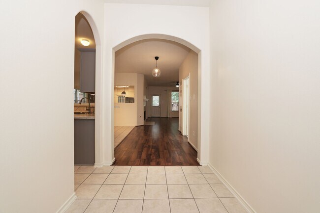 Building Photo - 7 N Regan Mead Cir