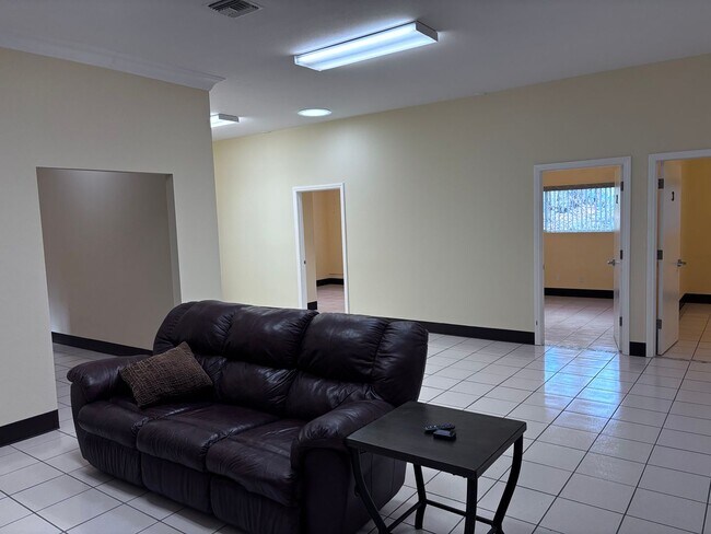 Building Photo - San Marcos 5 Bedroom Home