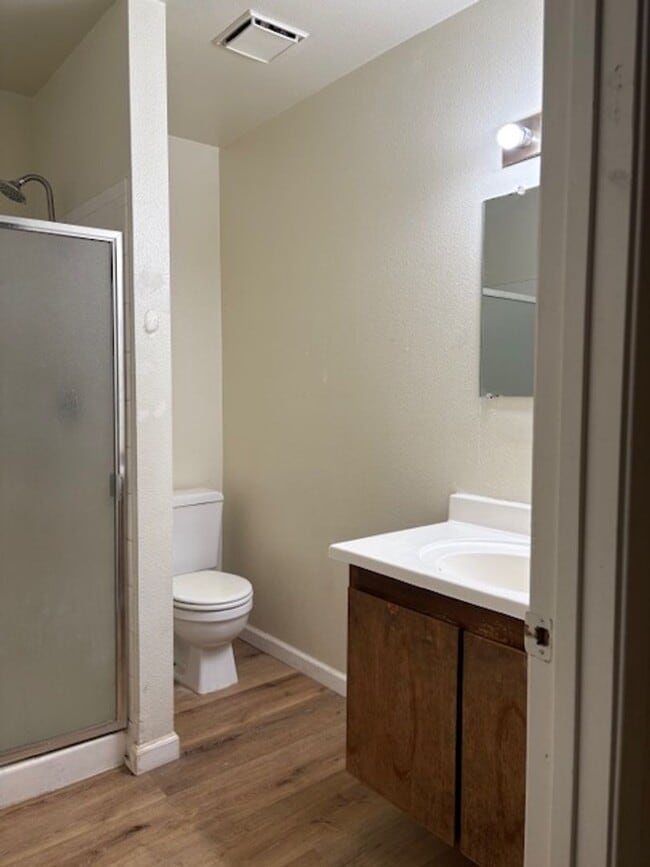 Building Photo - a0080