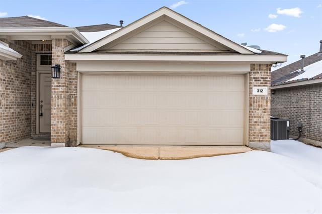 Building Photo - 312 Saguaro Dr