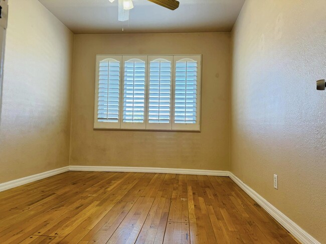 Building Photo - 227 N Aladdin Dr