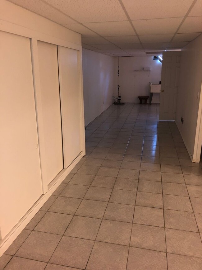 Building Photo - Single Family Home