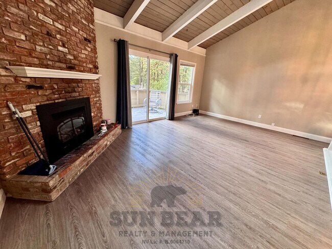 Building Photo - 3 Bedroom!  Dog Friendly!