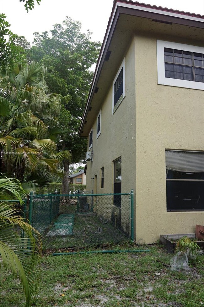 Building Photo - 11 SW 94 Terrace