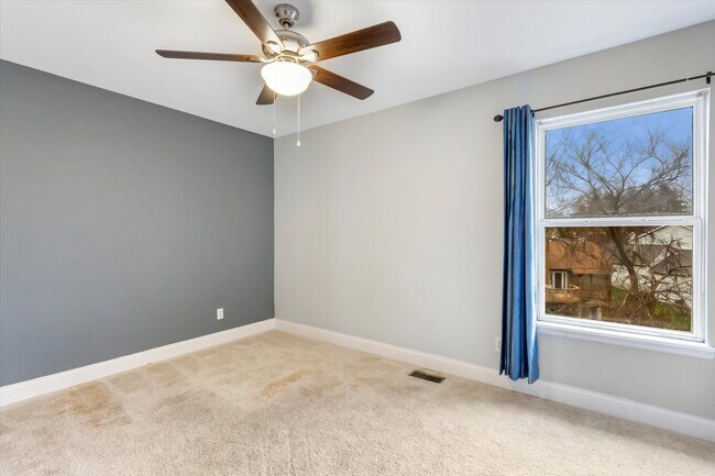 Building Photo - 627 Fox Hill Estates Dr