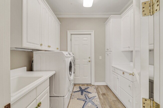 Building Photo - Private, Low Country Residence for Rent!