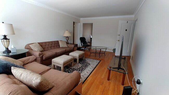 Building Photo - 1427 N Hayworth Ave