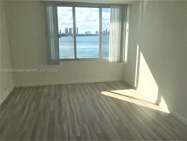Building Photo - 1000 West Dr