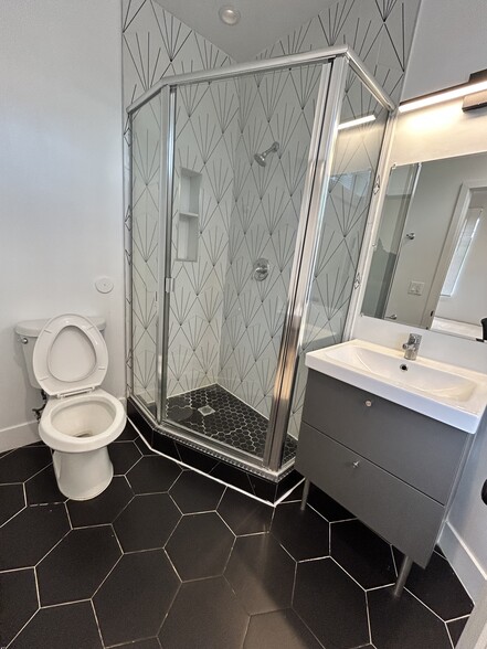 Building Photo - 1334 W 22nd St