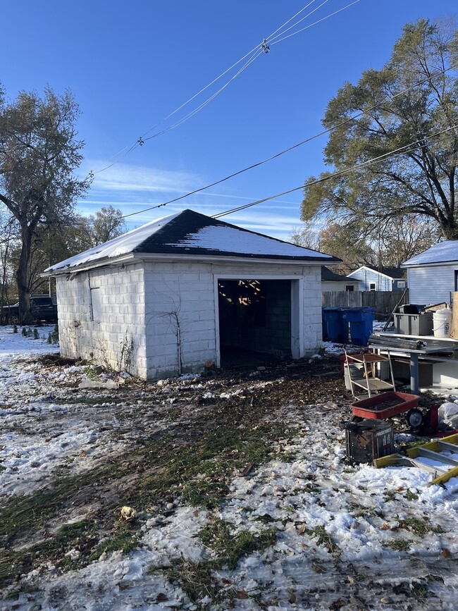 Building Photo - 335 N Fairmont Ave