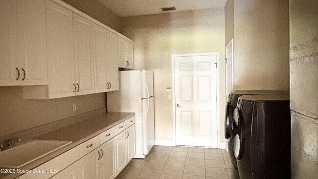 Building Photo - 1685 Charles Ln