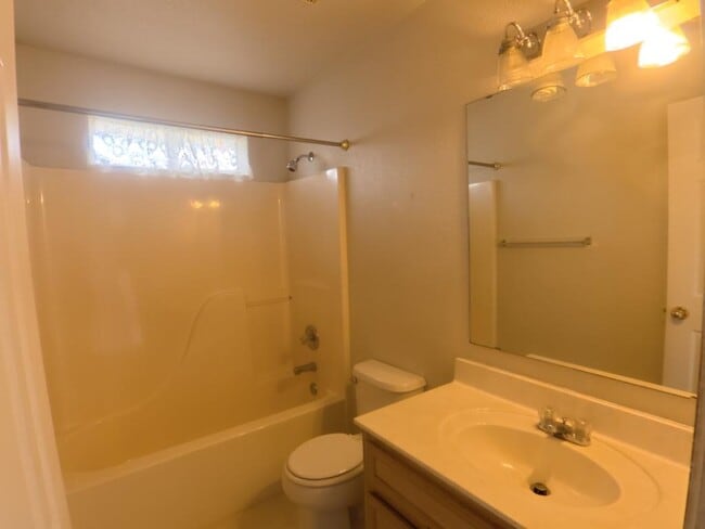 Building Photo - 4908 Topsey Dr