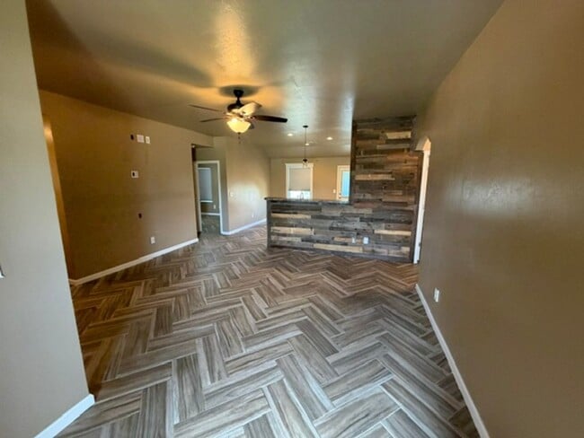 Building Photo - Adorable OKC home with 3 bed, 2 bath, 2 car garage in Mustang Schools!