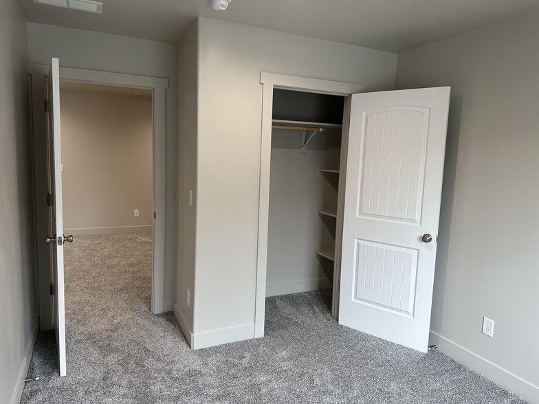 3rd upstairs bedroom with shelving on both sides for easy sharing - 187 Courthouse Way