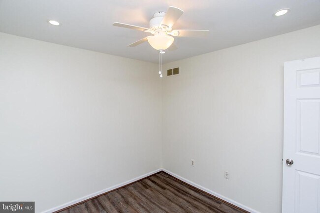Building Photo - 1739 McNelis Dr
