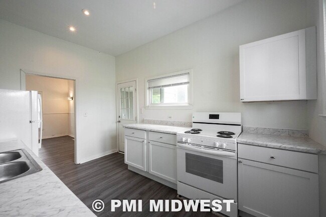 Building Photo - "Charming 3-Bedroom Home with Spacious Layout in Indianapolis!"