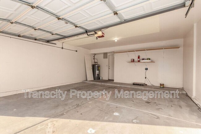 Building Photo - 3722 E Long Lake Rd