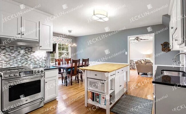 Building Photo - 9606 Tracy Ct
