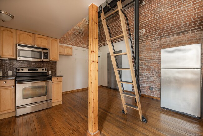 Building Photo - 325 Myrtle Ave