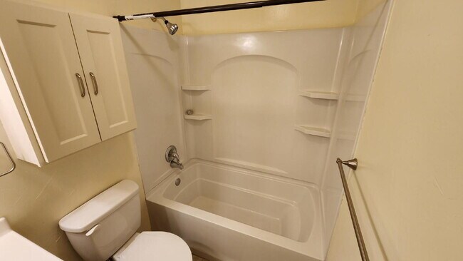 Building Photo - Half off first full month's rent/Southwest...