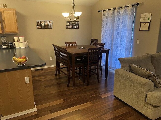 Building Photo - 3-Bed, 2-Bath Retreat in Scenic Eagle River, AK!"