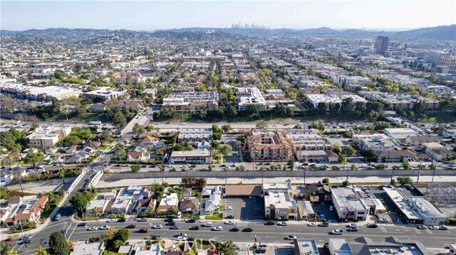 Building Photo - 702 E Glenoaks Blvd