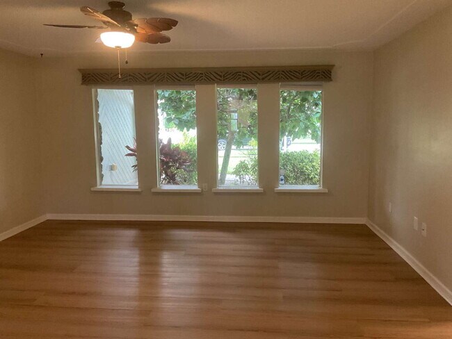 Building Photo - Charming 3-Bedroom Oasis with 2 Full Baths...