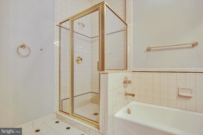 Building Photo - 2009 Mayfair McLean Ct